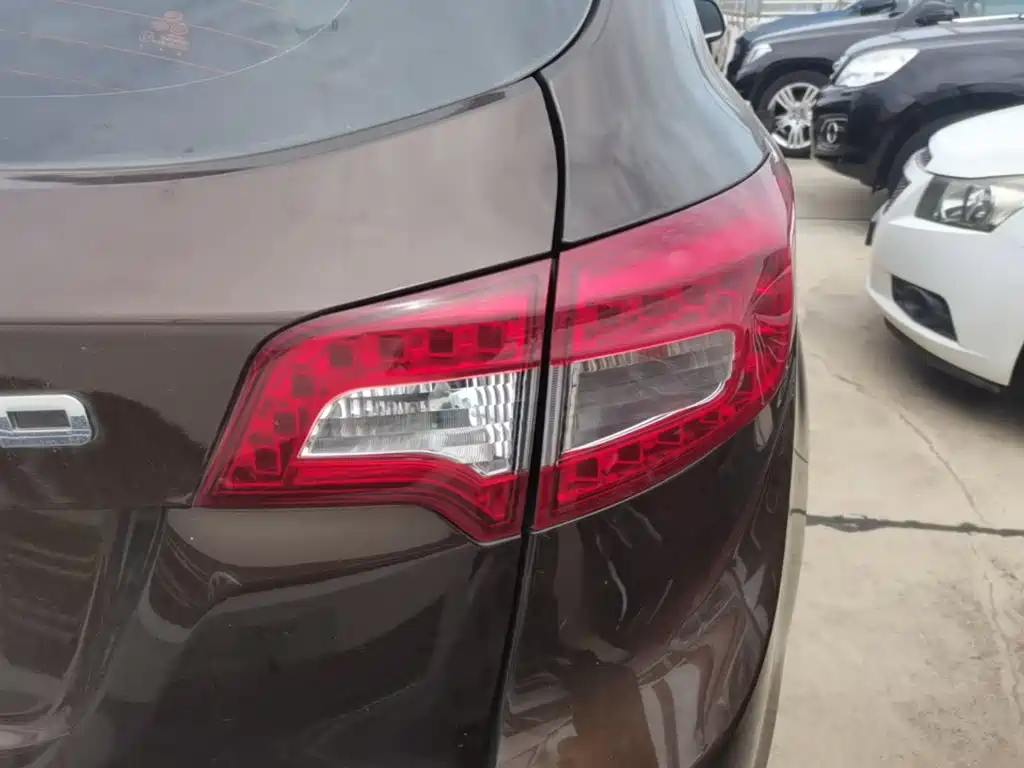 Landwind X5 2018 2016 Plus 1.5T CVT Innovation Edition