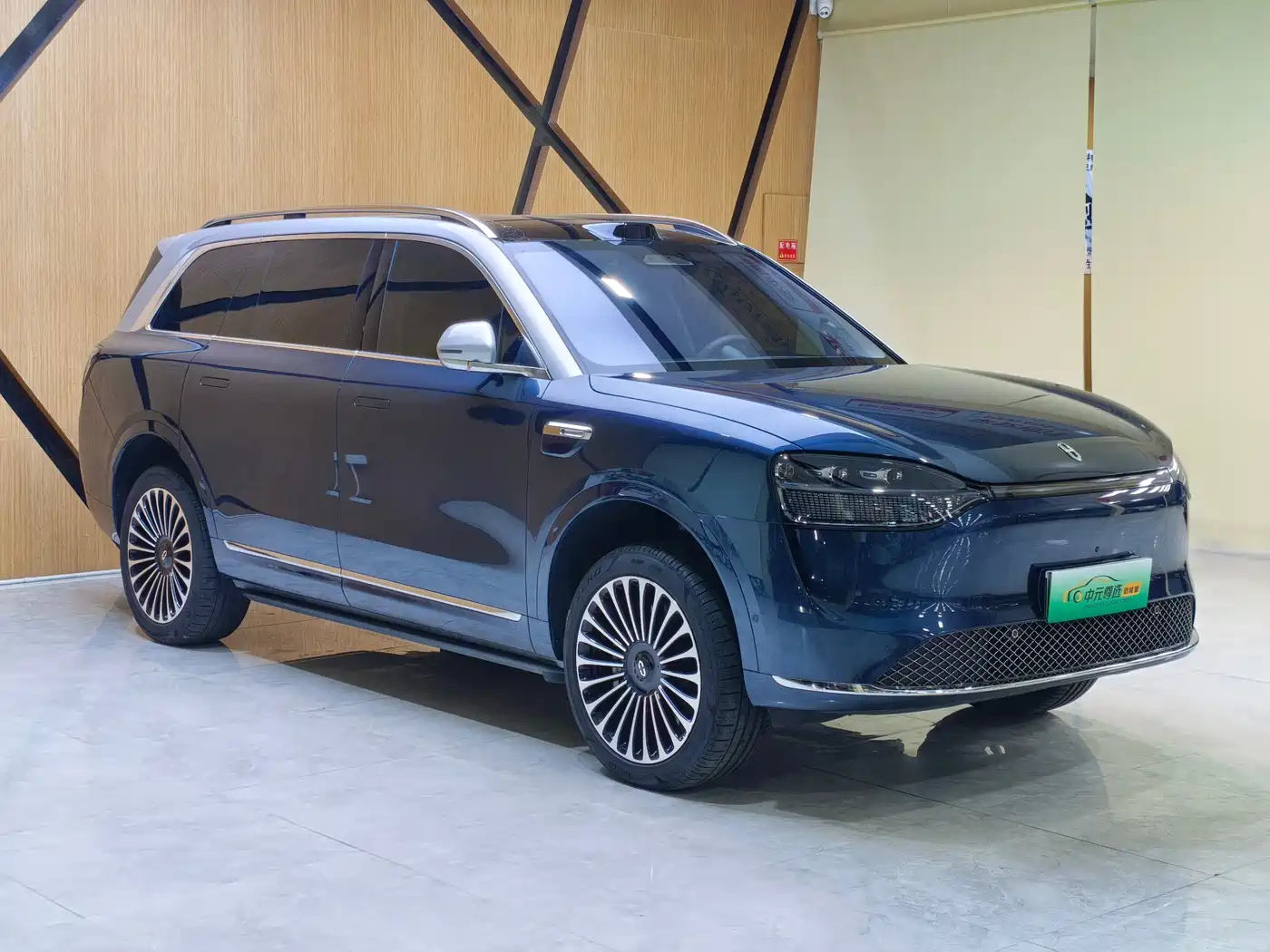 AITO Wenjie AITO M9 2025 Pure Electric Ultra 100kWh 6-Seater фото 3