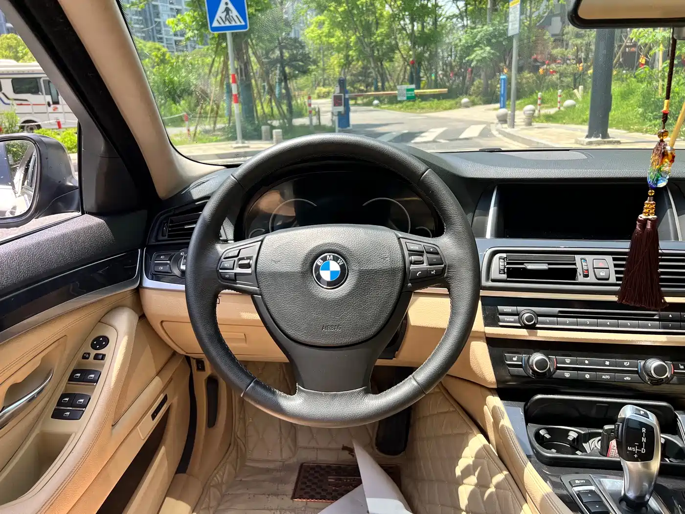 BMW 5 Series 2011 523Li Luxury фото 9