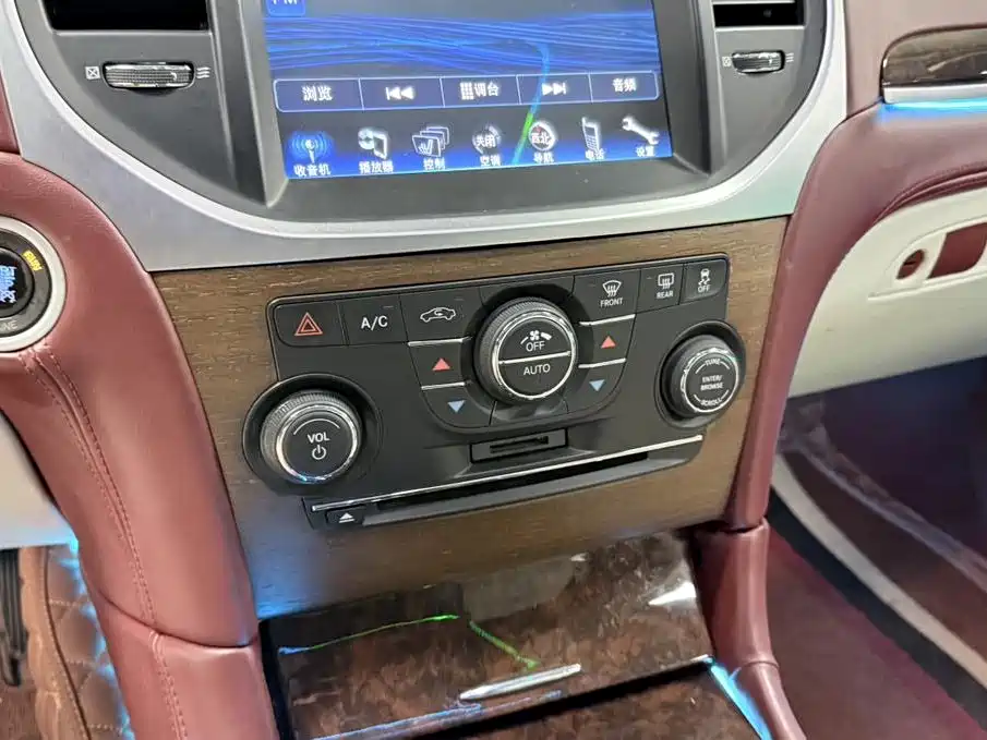 Chrysler 300C (Import) 2013 2013 3.6L Premium Edition