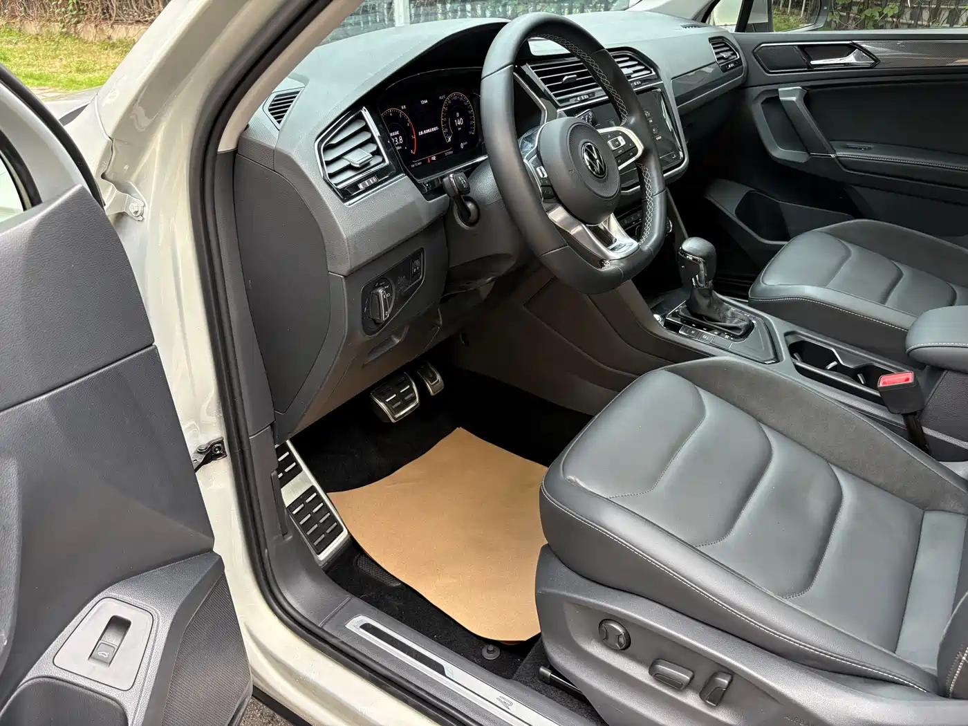 Volkswagen Tiguan L 2021 330TSI Automatic 2WD R-Line Premium фото 4