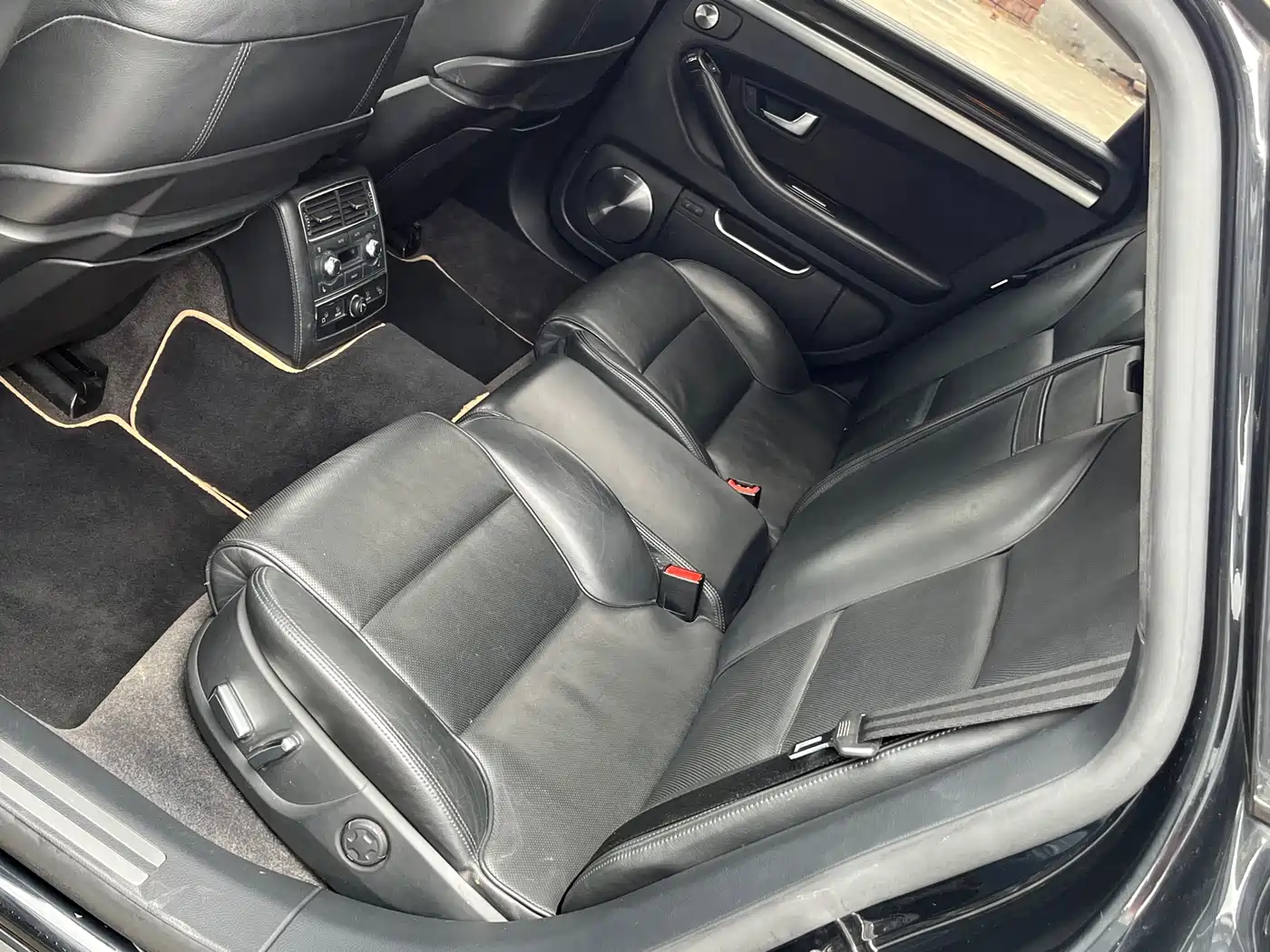 Audi S8 2008 Model S8 5.2FSI quattro фото 5