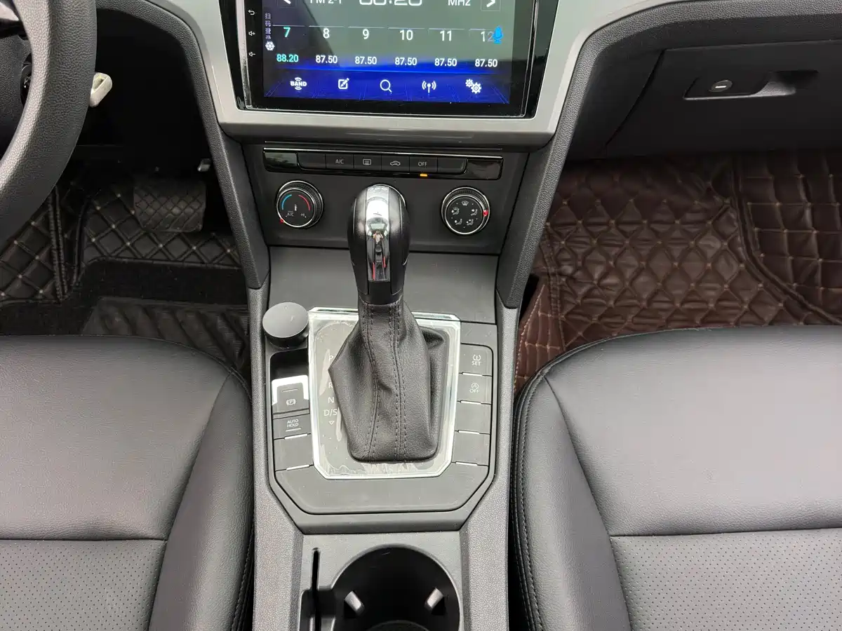 Volkswagen Lamando 2018 230TSI DSG Trend Edition фото 10