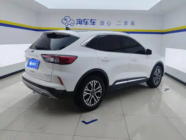Ford Escape 2020 EcoBoost 245 2WD Premium Edition — фото 3