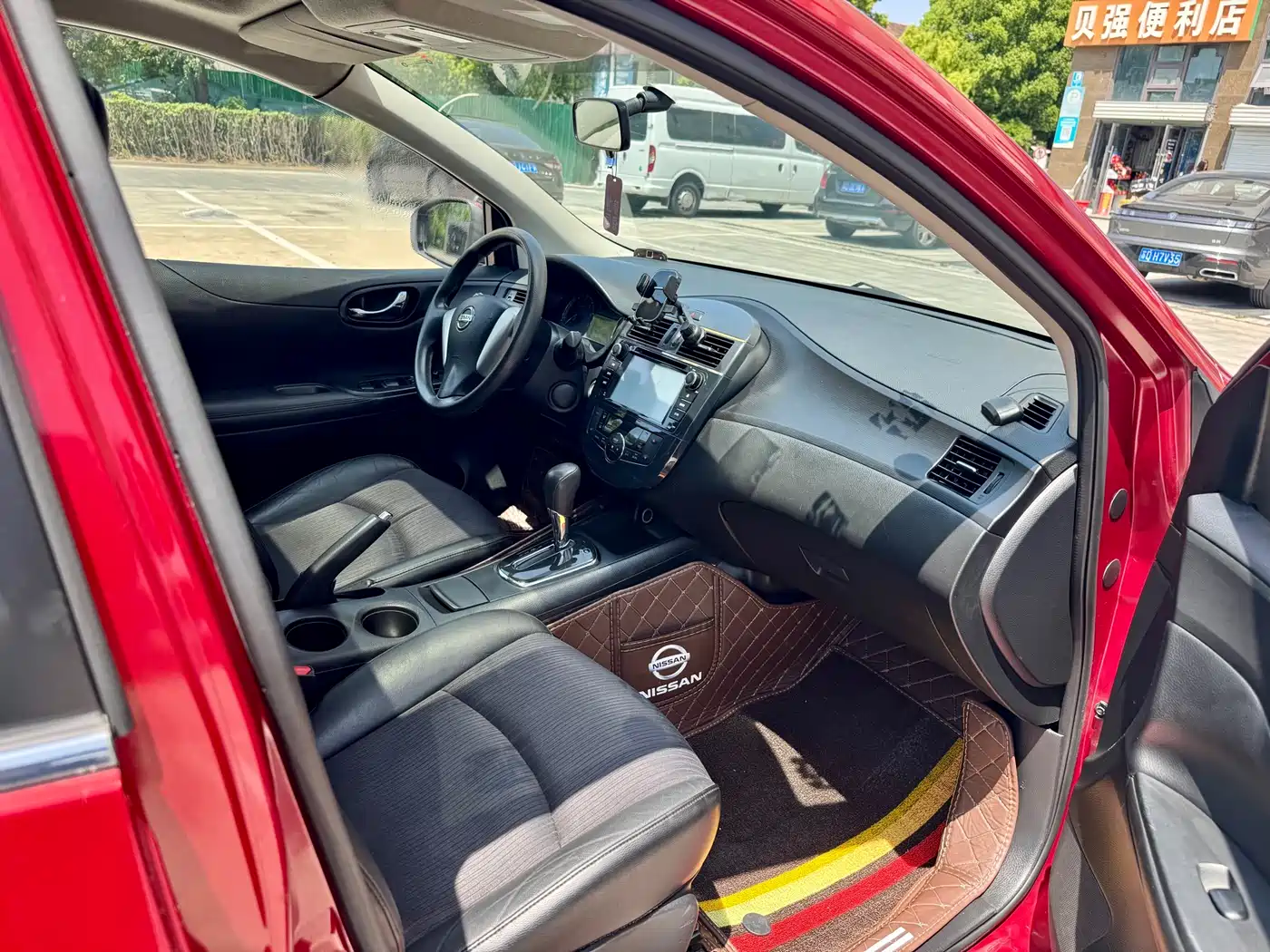 Photo 13 - Nissan Tiida