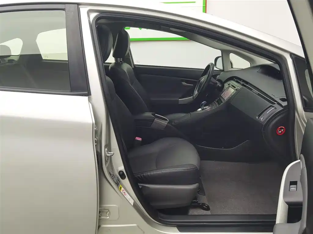 Toyota Prius 2012 1.8L Luxury Advanced Edition фото 23