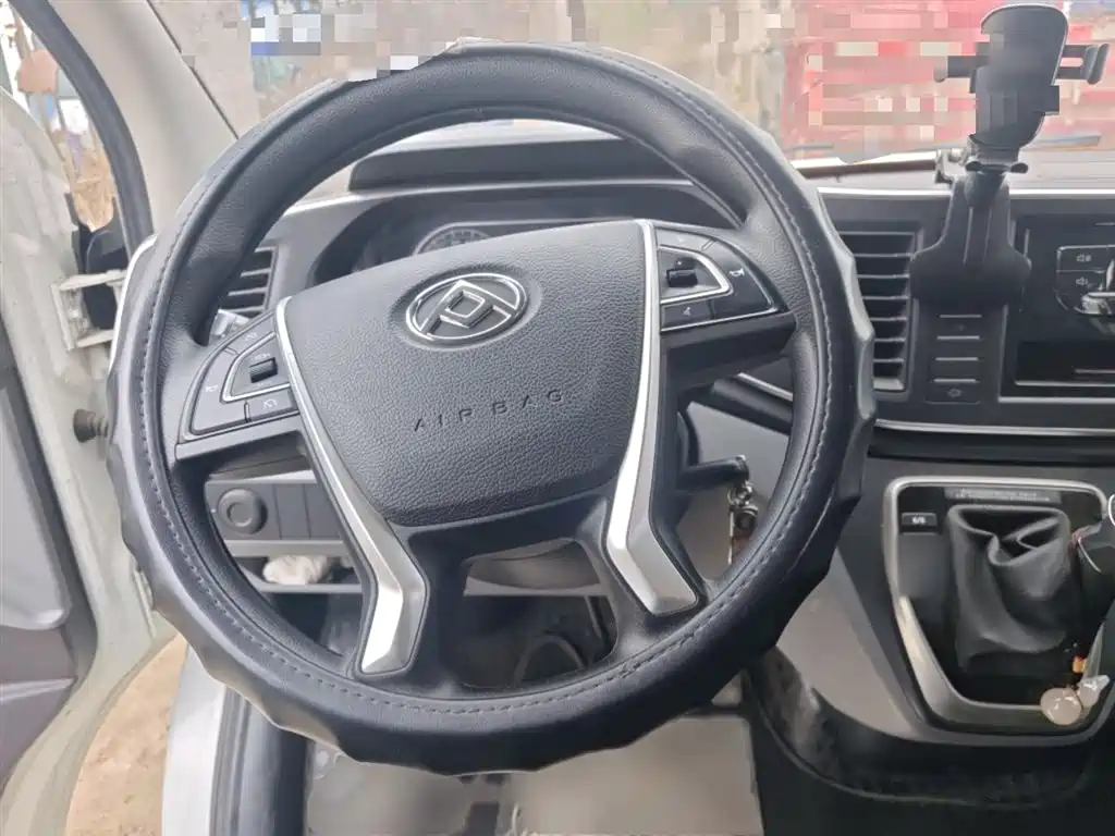 SAIC Maxus Xintu V80 2024 Aoyun Value Edition 6AMT Short Wheelbase Ultra-Low Roof 127Ps 5/6 Seats фото 3