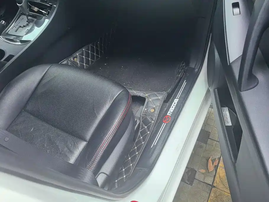 Фото 8 - Mazda 2 (Imported)