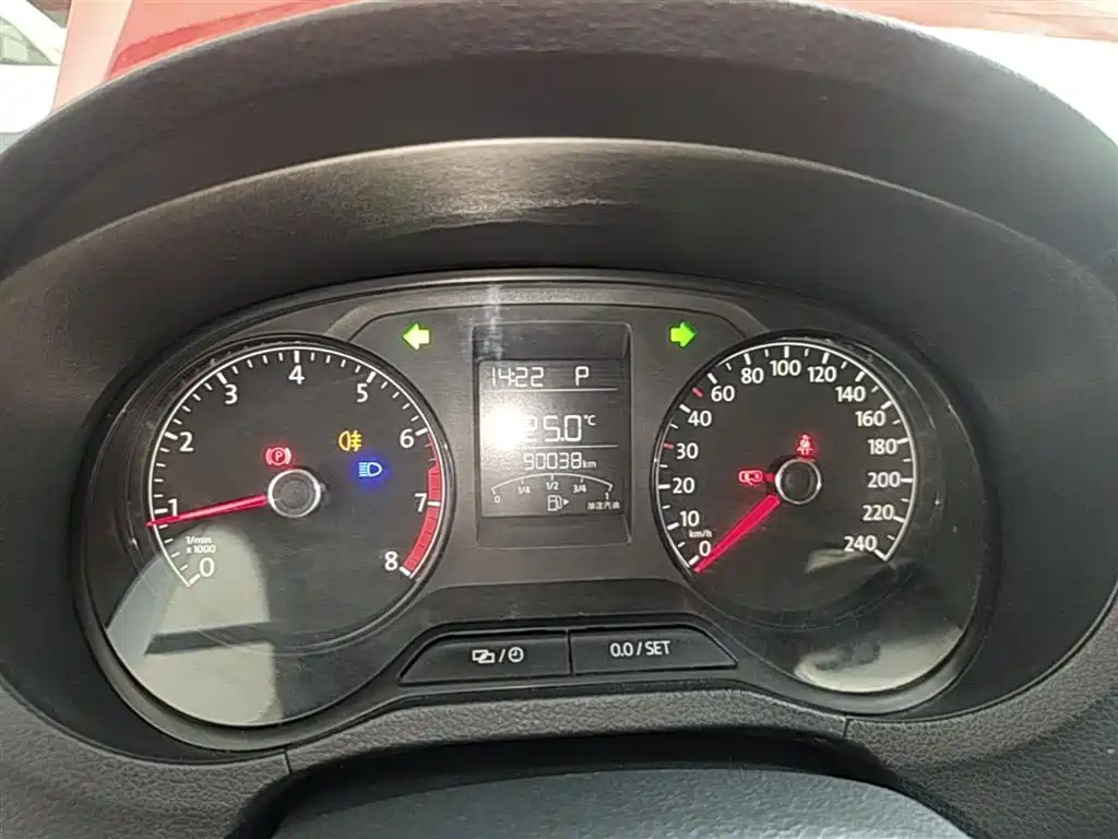 Volkswagen Polo 2016 1.4L Automatic Trend фото 12