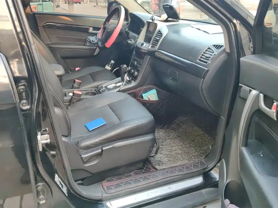 Chevrolet Captiva 2017 2.4L 2WD Luxury Edition 7-Seater фото 8