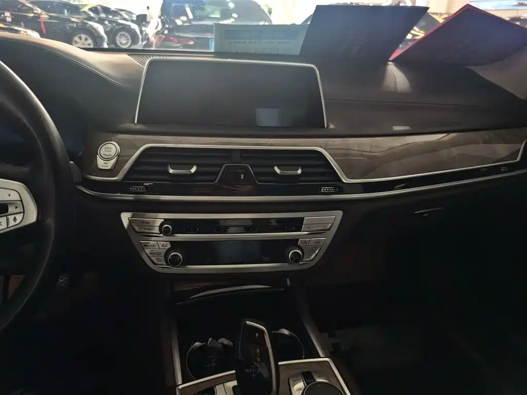 BMW 7-SERIES