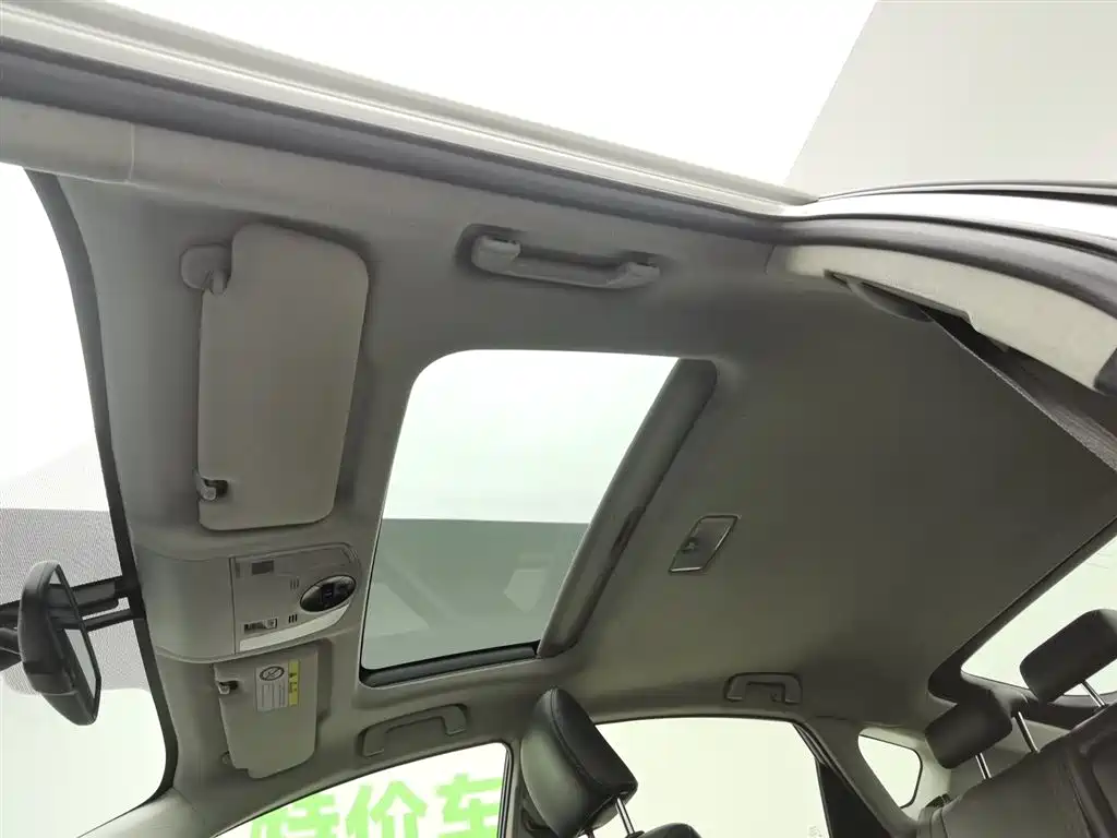 Toyota Prius 2012 1.8L Luxury Advanced Edition фото 14