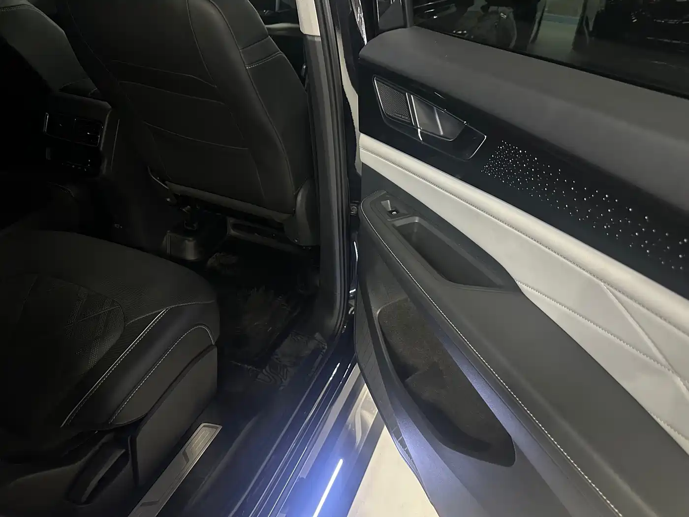 Volkswagen Teramont 2023 380TSI AWD Premium Flagship Edition фото 9