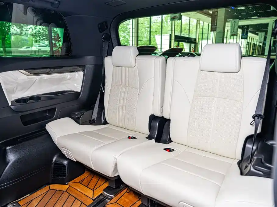 Lexus LM 2020 300h Seven-Seater Elegance Edition фото 19