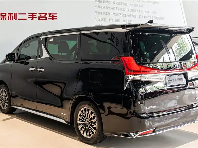 Lexus LM 2020 300h Seven-Seater Elegance Edition фото 3