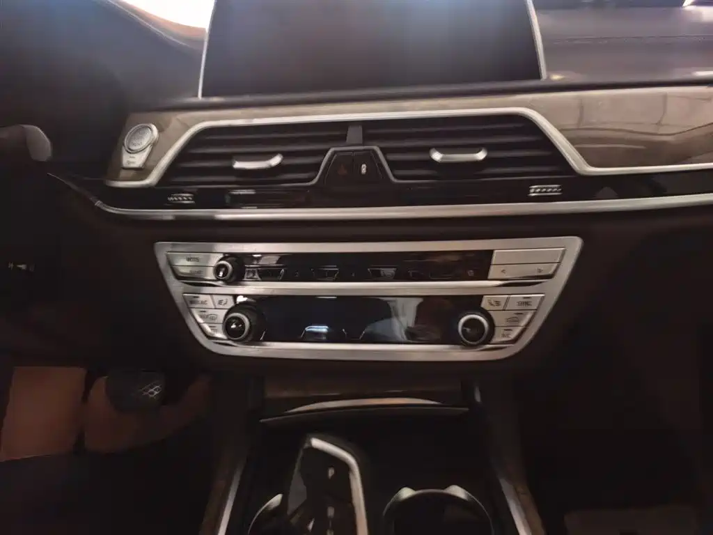BMW 7-SERIES
