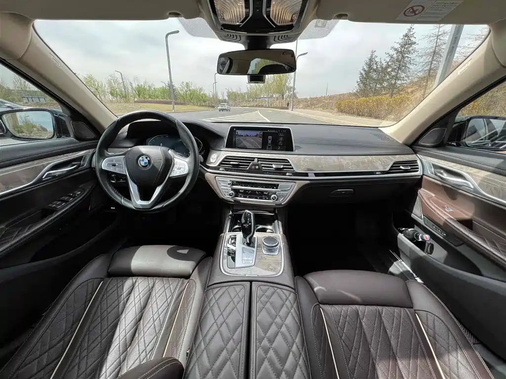 BMW 7-SERIES