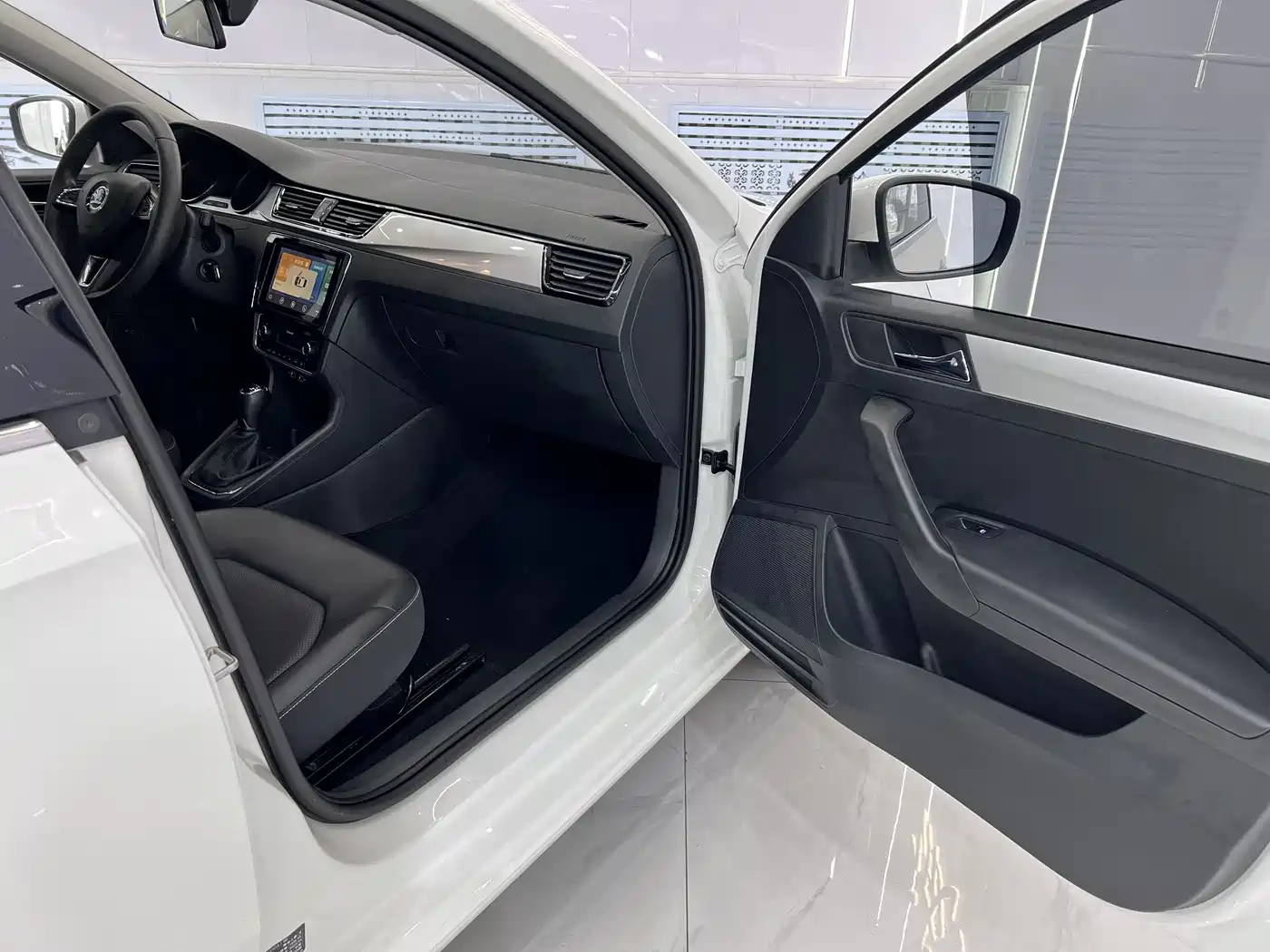 Škoda Rapid 2022 1.5L Automatic Comfort Edition фото 16