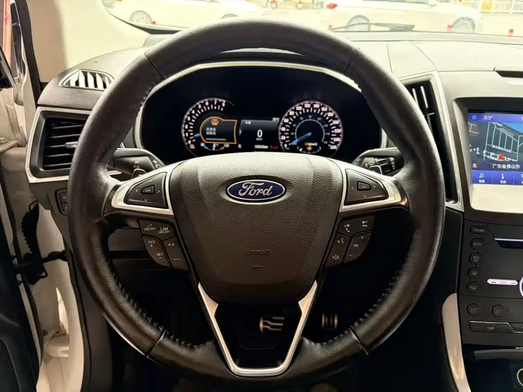 Photo 11 - Ford Edge