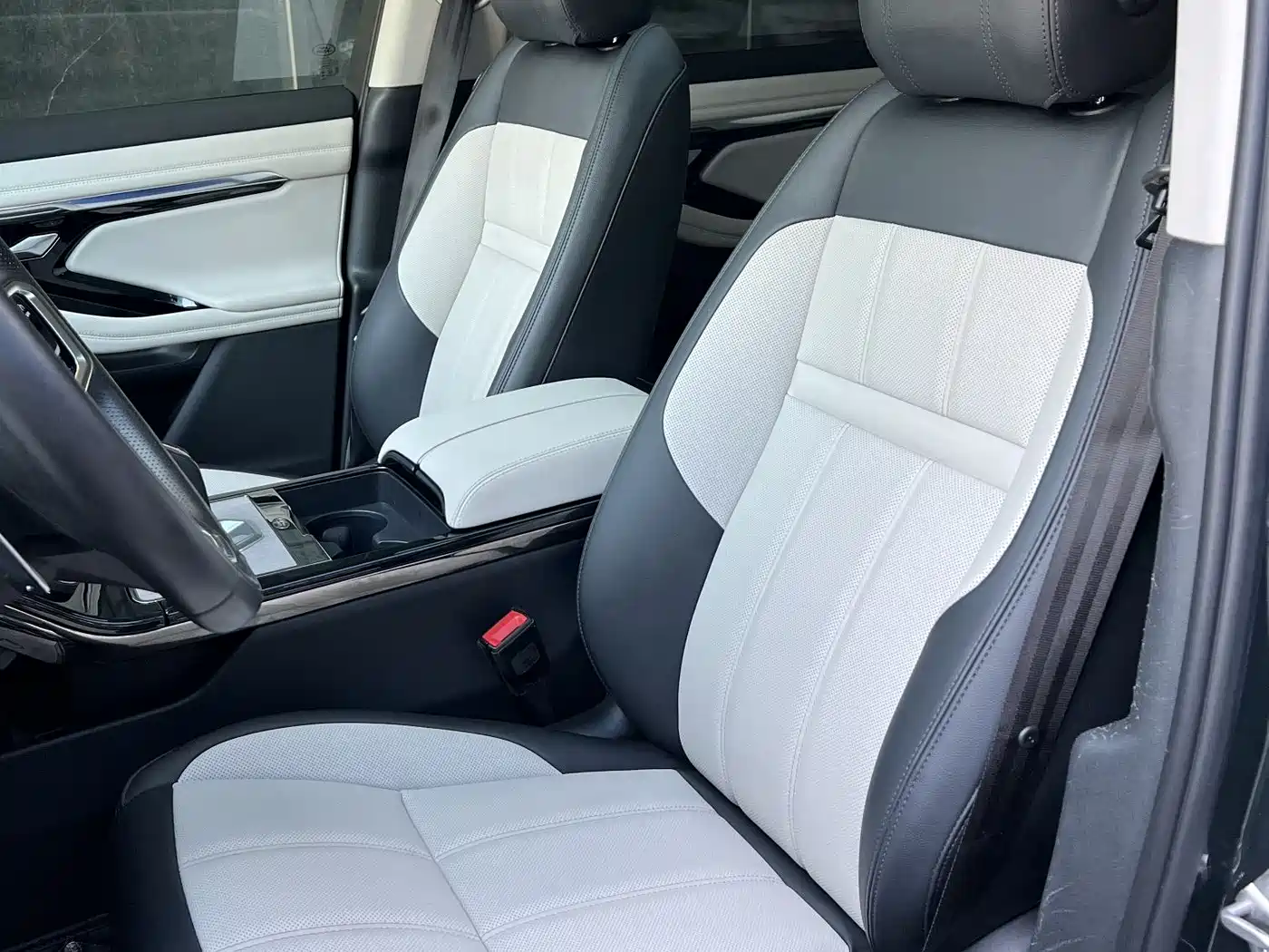 Land Rover Range Rover Evoque 2023 Range Rover Evoque L 249PS Luxury Edition фото 7