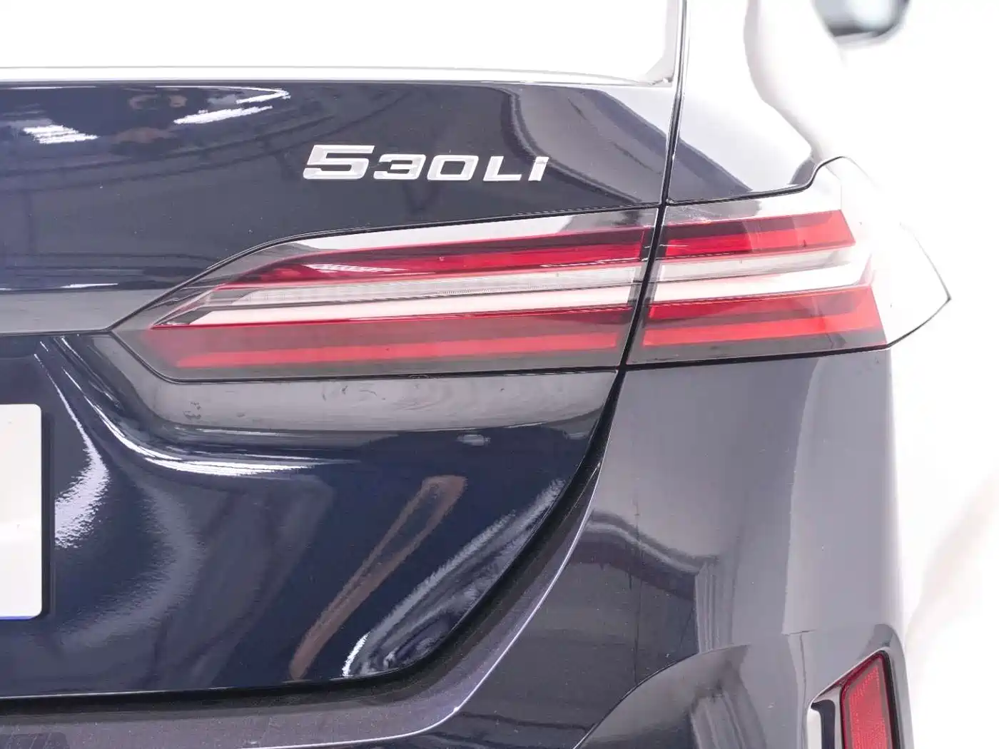 BMW 5 Series 2025 530Li Leading M Sport Package фото 21