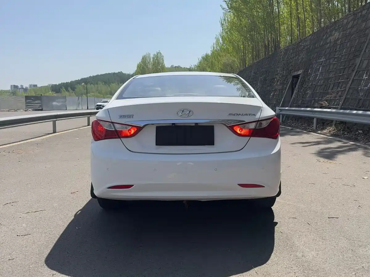 Hyundai Sonata 2013 2.0L Automatic Luxury Edition фото 7