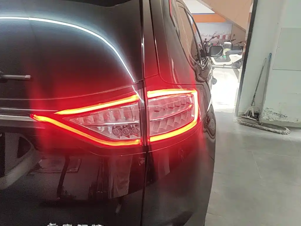 Фото 8 - Ford Edge