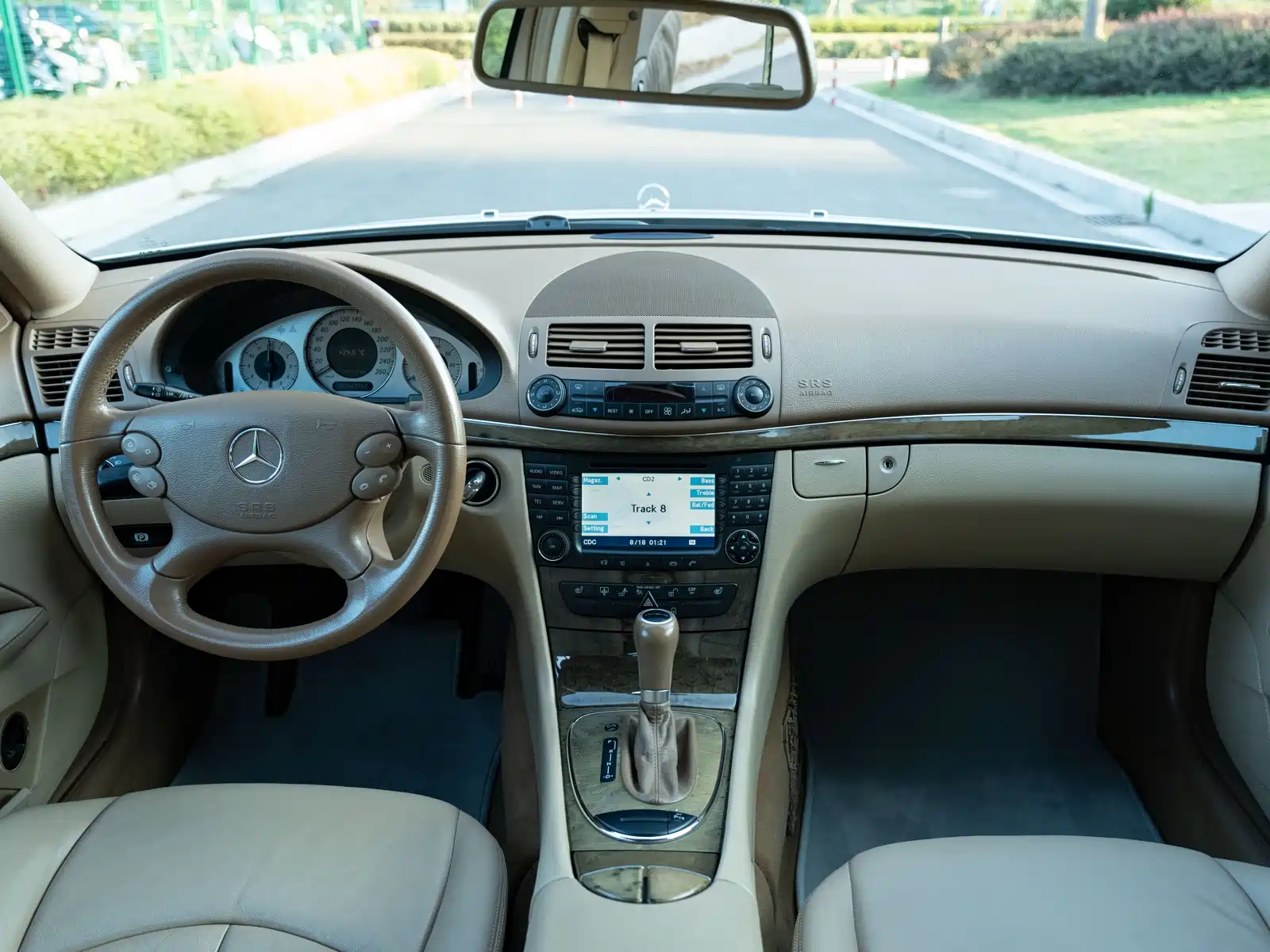 صورة 5 - Mercedes-Benz E-Class