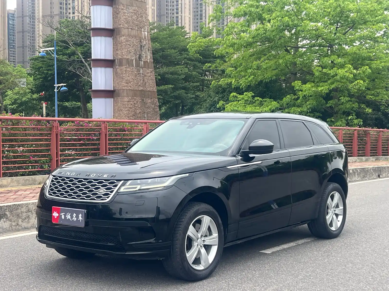Фото 1 - Land Rover Range Rover Velar