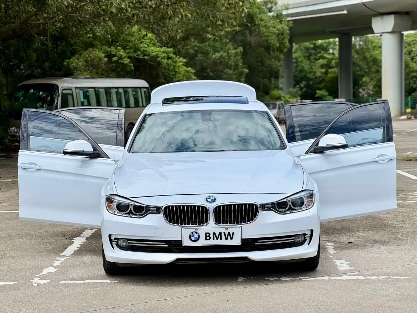 Photo 21 - BMW 3 Series