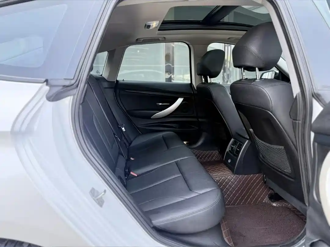 BMW 3 Series GT 2017 320i Fashion фото 10