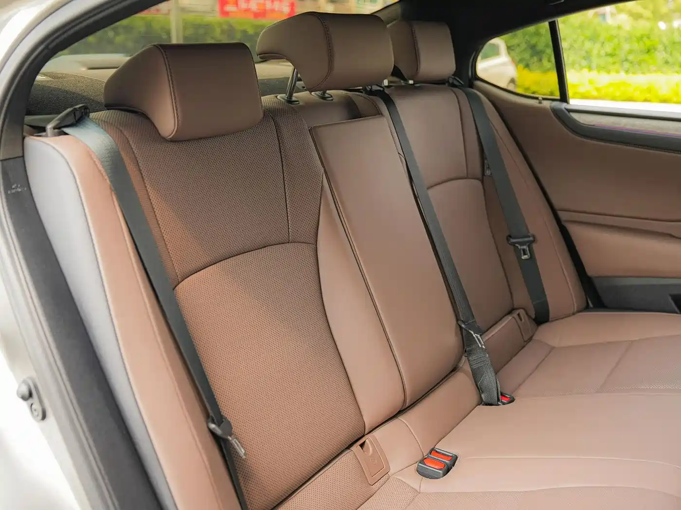 Lexus ES 2025 300h Ultimate Edition фото 17