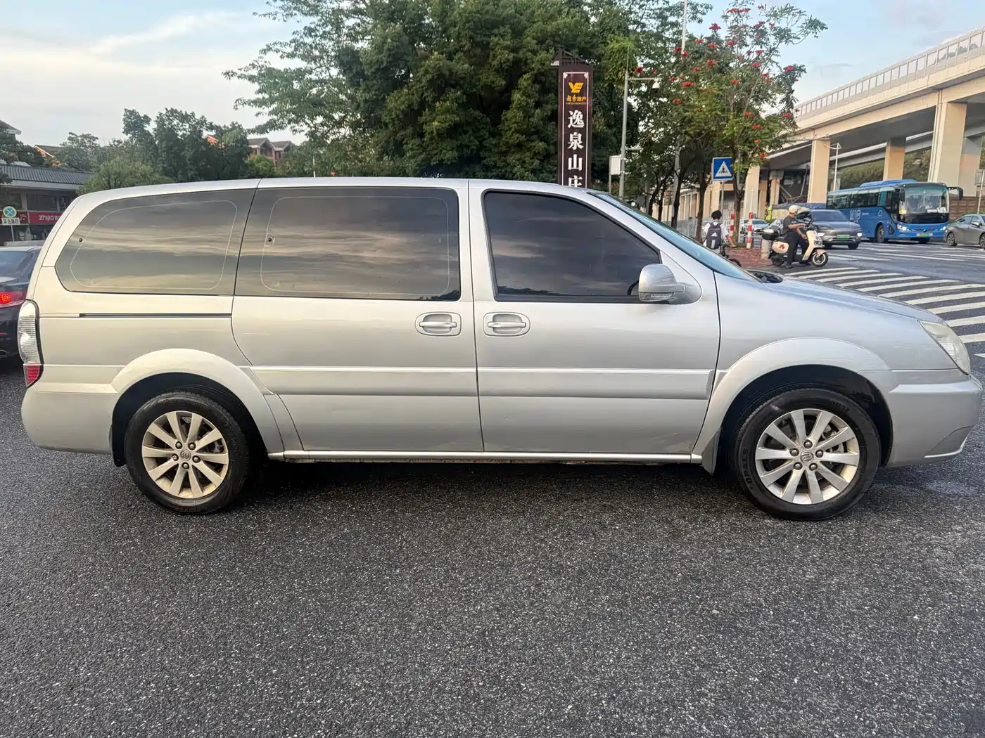 Buick GL8 2014 2.4L Classic Edition фото 4