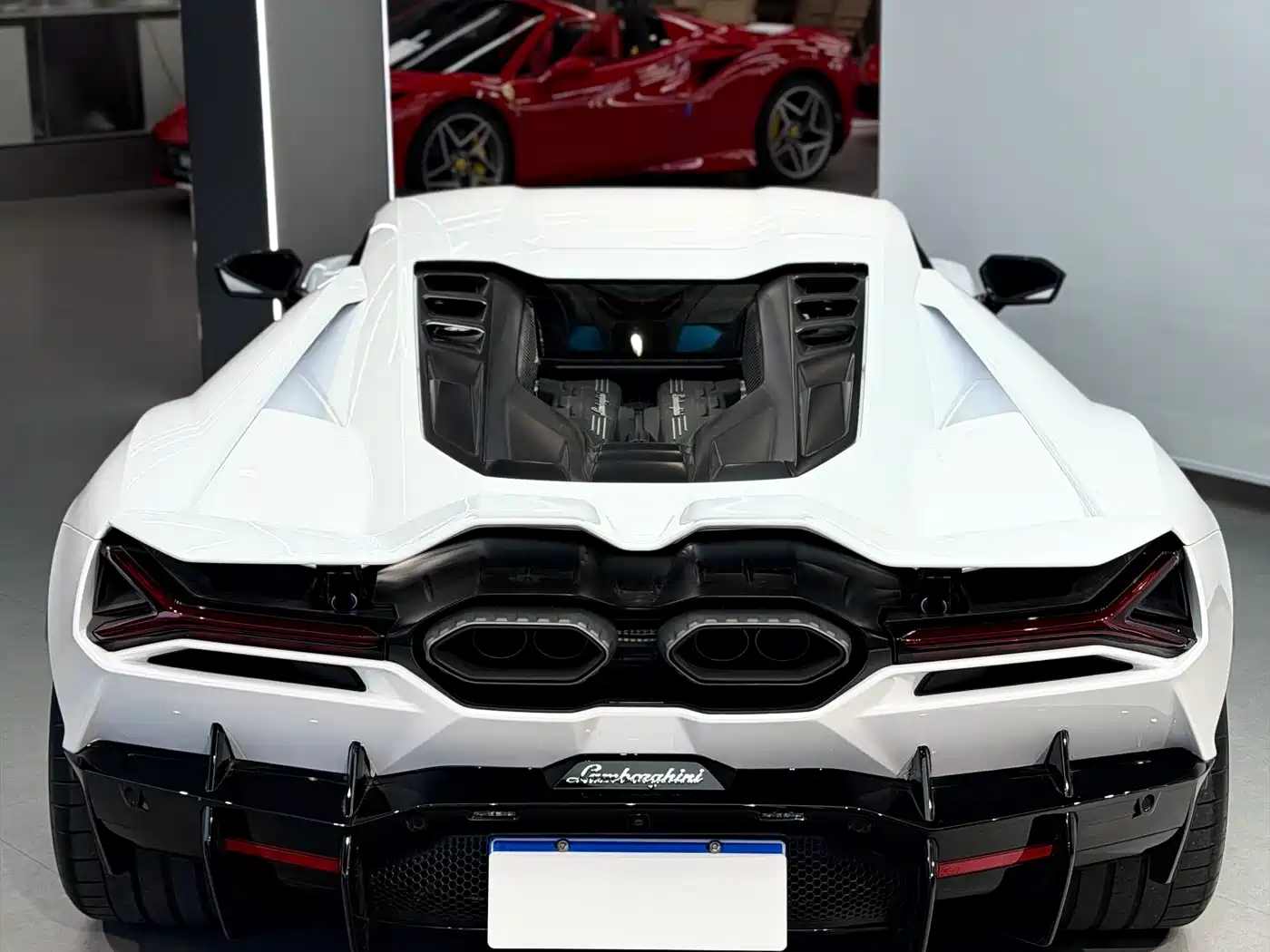 LAMBORGHINI REVUELTO