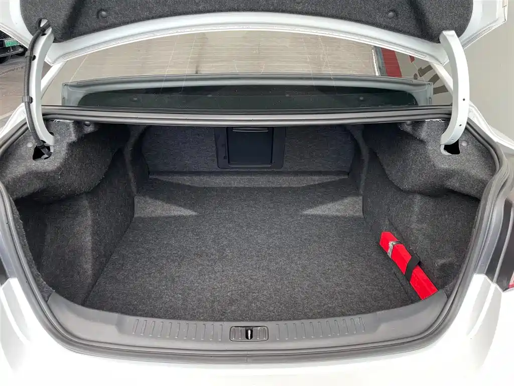 Chevrolet Malibu 2017 1.5T Automatic Luxury Edition фото 16