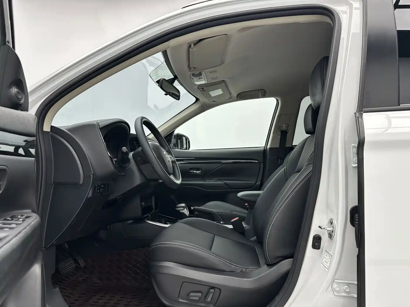Mitsubishi Outlander 2023 2021 2.0L 2WD Smooth Ride Version 5-Seater