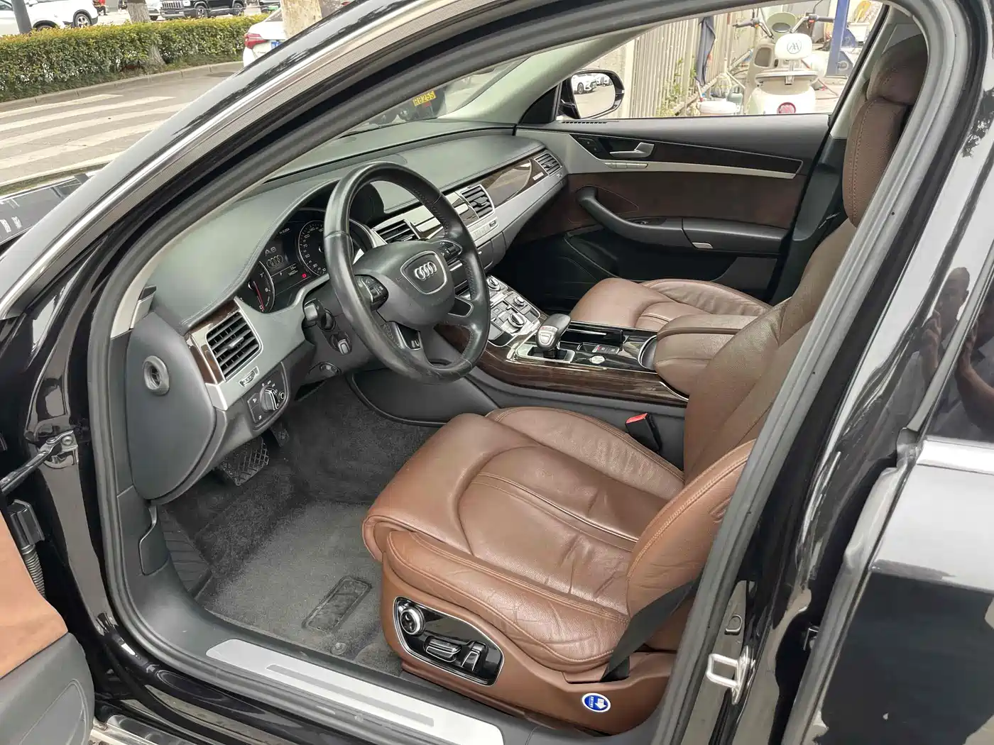 Фото 4 - Audi A8