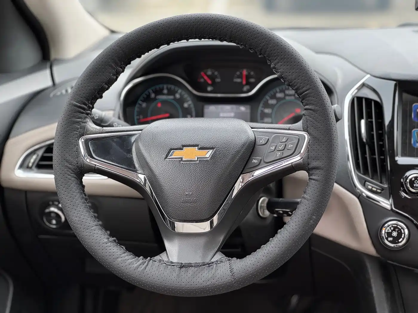 Chevrolet Cruze 2015 1.5L Automatic Luxury Edition фото 15