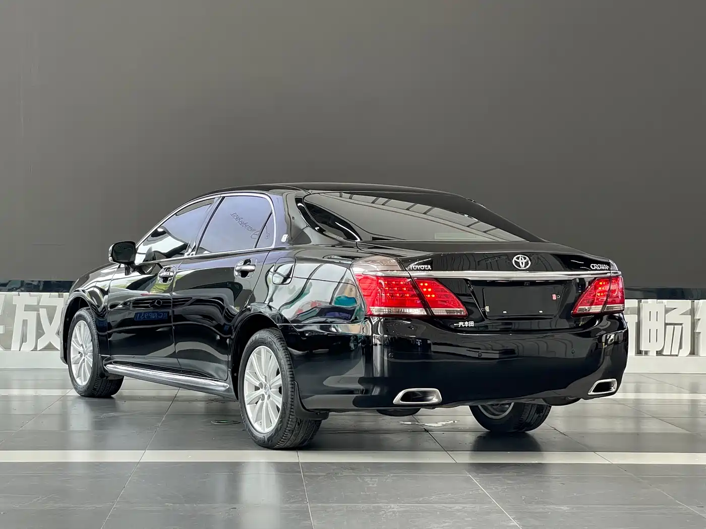 Toyota Crown 2012 2.5L Royal Leather Edition фото 4