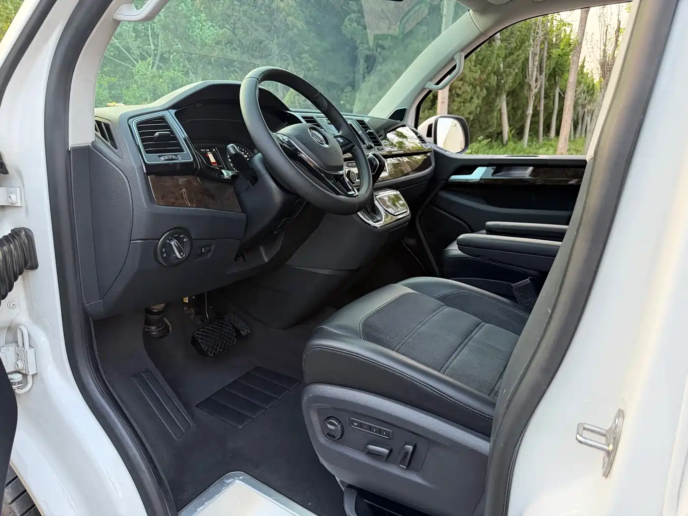 Volkswagen Multivan 2018 2.0TSI 4WD Premium Edition 7-Seater фото 11