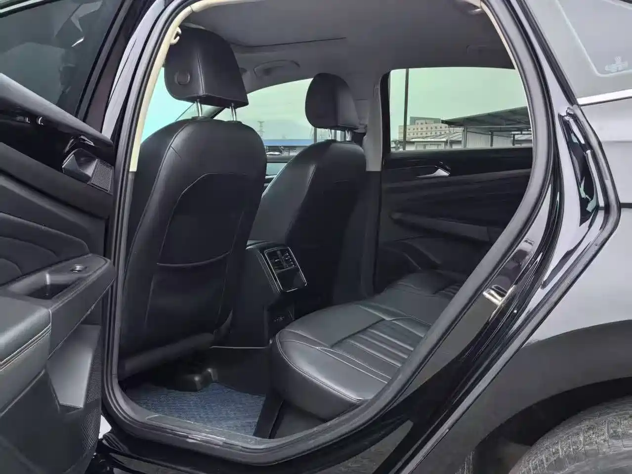 Volkswagen Passat 2022 280TSI Business Edition фото 11