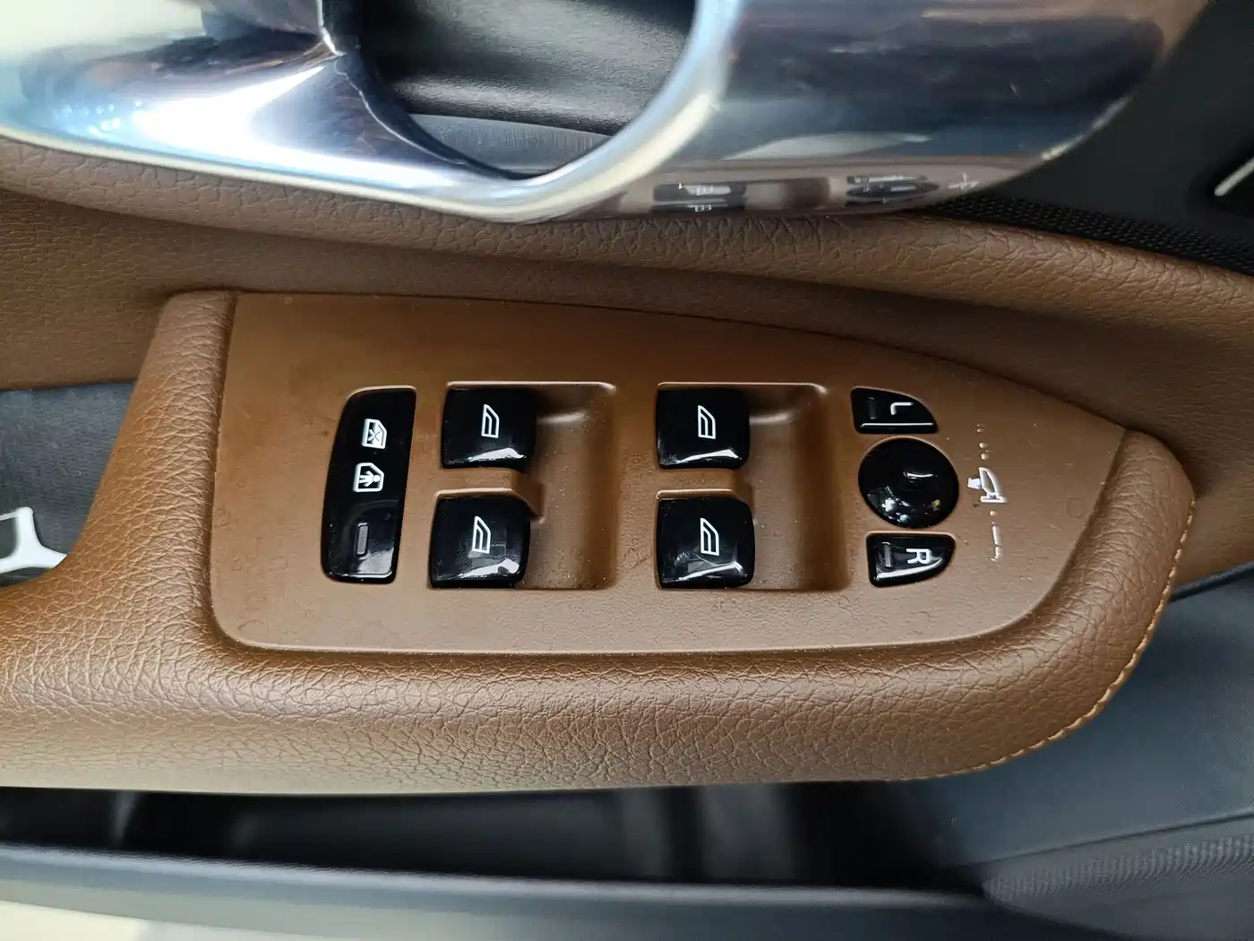 Фото 10 - Volvo XC90