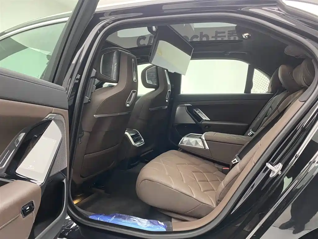 BMW 7-SERIES