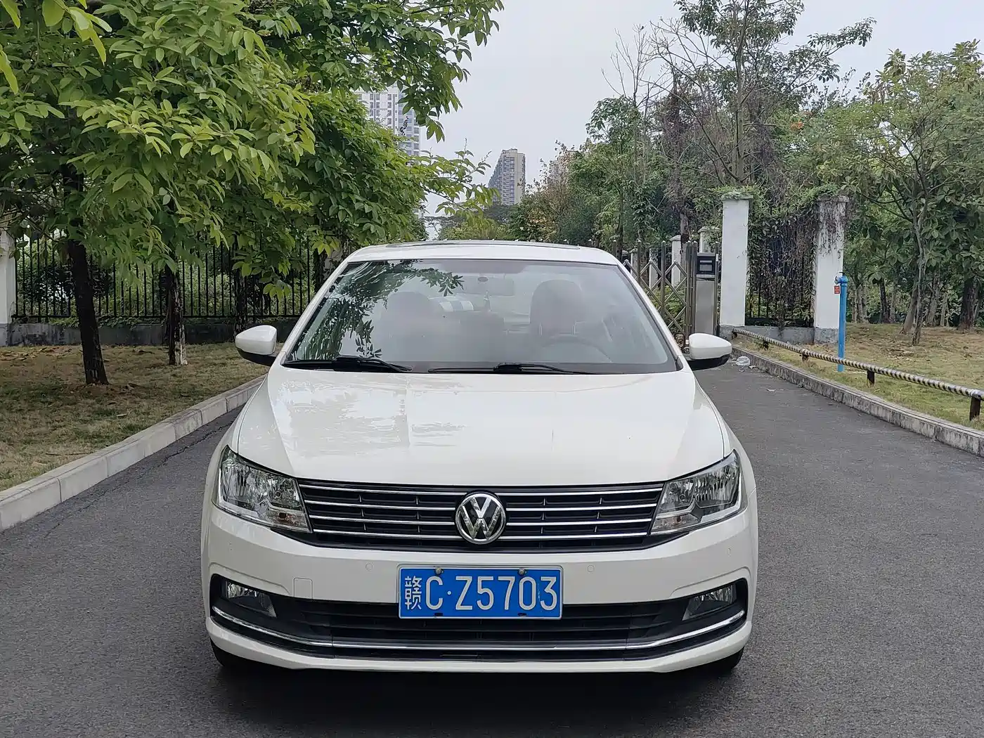Volkswagen Lavida 2017 1.6L Automatic Comfort Edition фото 2