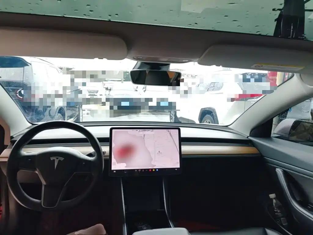 Фото 10 - Tesla Model 3