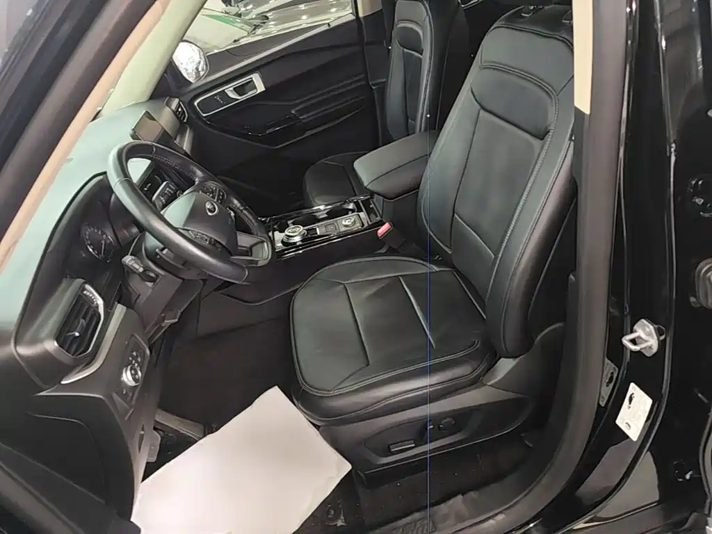 Фото 15 - Ford Explorer