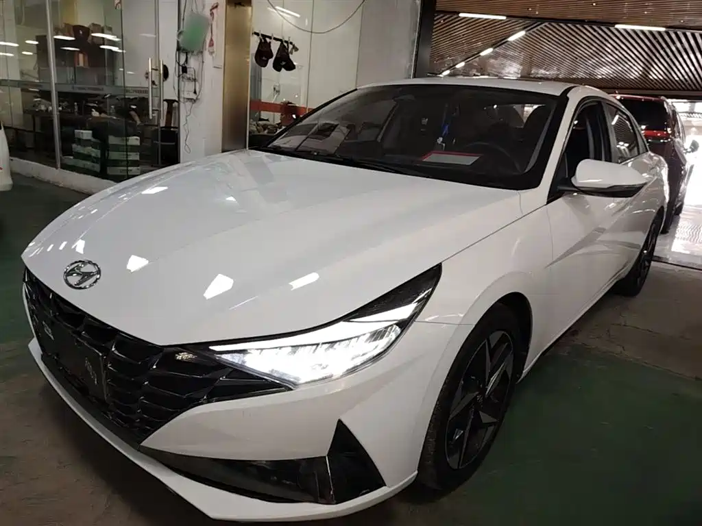 Hyundai Elantra 2021 1.5L CVT LUX Premium Edition