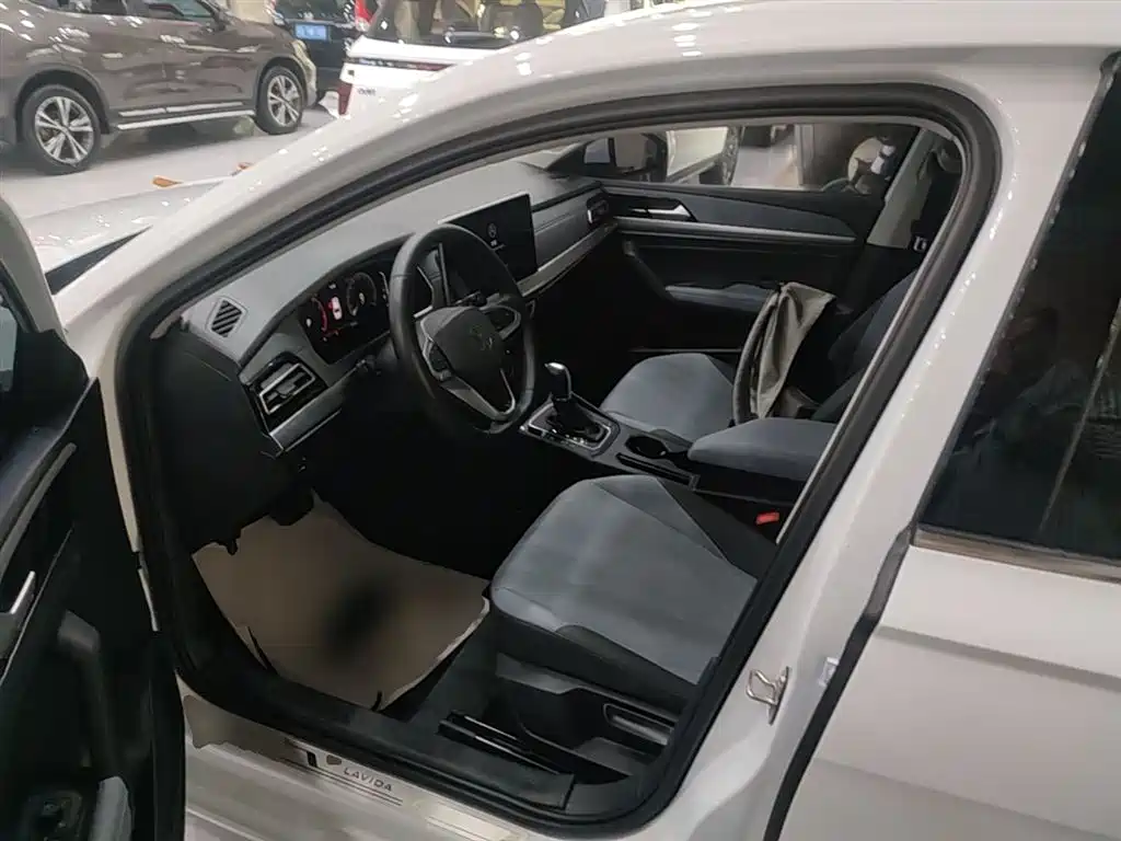 Volkswagen Lavida 2023 1.5L Auto Five Million Edition фото 15