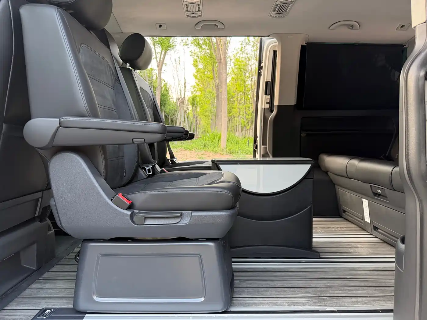 Volkswagen Multivan 2018 2.0TSI 4WD Premium Edition 7-Seater фото 17
