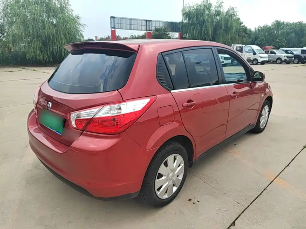 Venucia R50 2017 2015 1.6L Automatic Fashion Edition